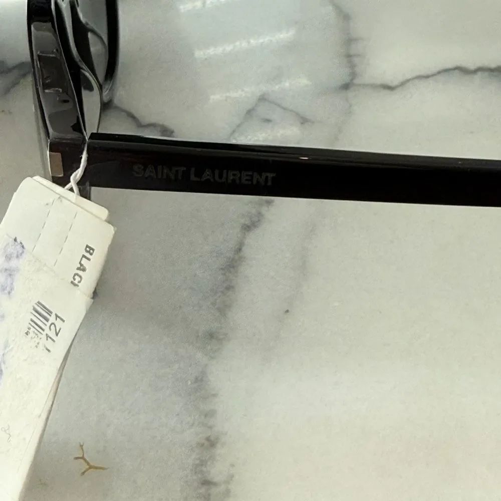 Saint Laurent Style SL 521
No branded case - Picture 8 of 8